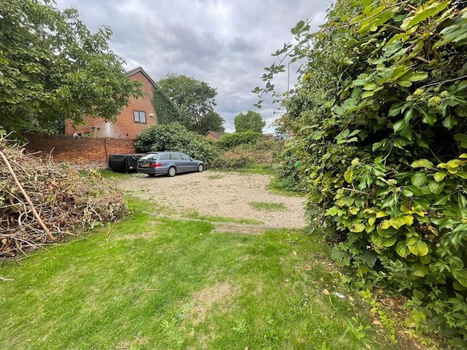 Perfect For Large Family & Friends, Free Parking, Games Villa Reading Exterior photo
