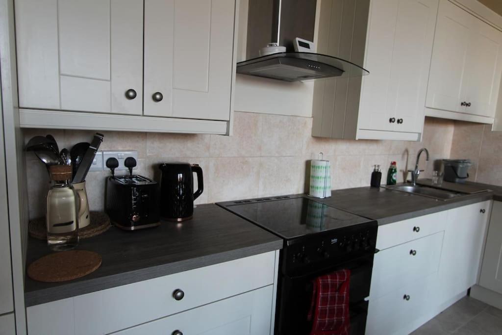 Perfect For Large Family & Friends, Free Parking, Games Villa Reading Exterior photo