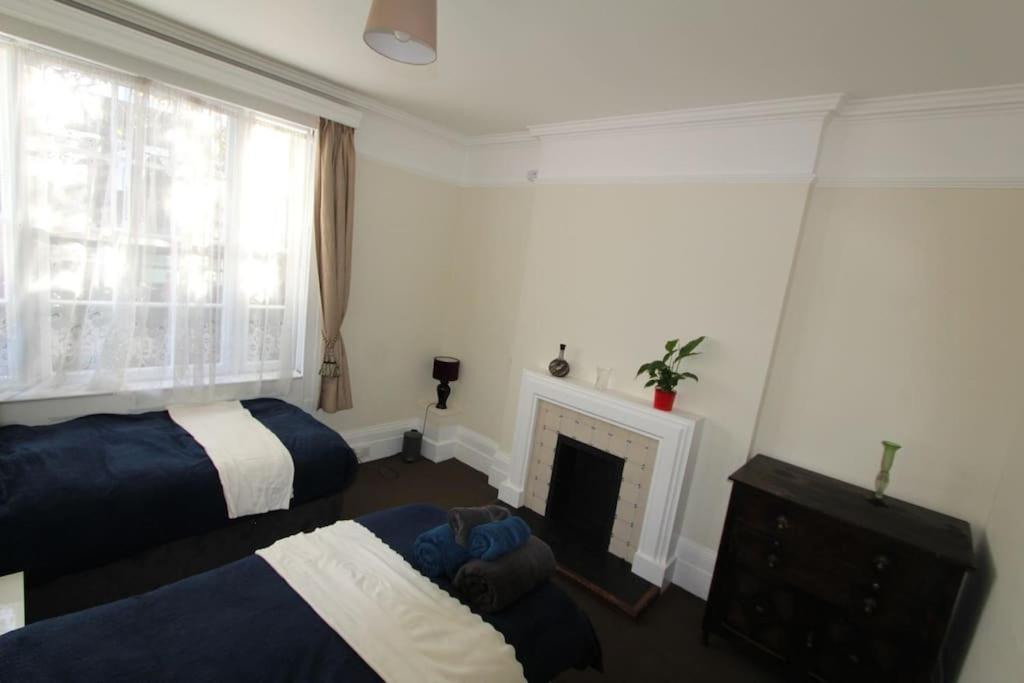 Perfect For Large Family & Friends, Free Parking, Games Villa Reading Exterior photo