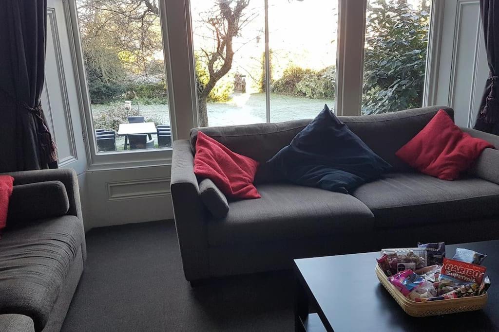 Perfect For Large Family & Friends, Free Parking, Games Villa Reading Exterior photo