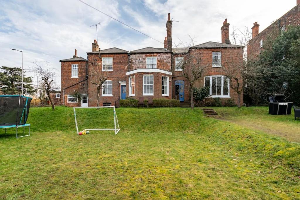Perfect For Large Family & Friends, Free Parking, Games Villa Reading Exterior photo