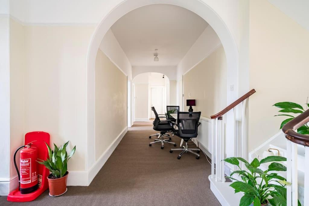 Perfect For Large Family & Friends, Free Parking, Games Villa Reading Exterior photo