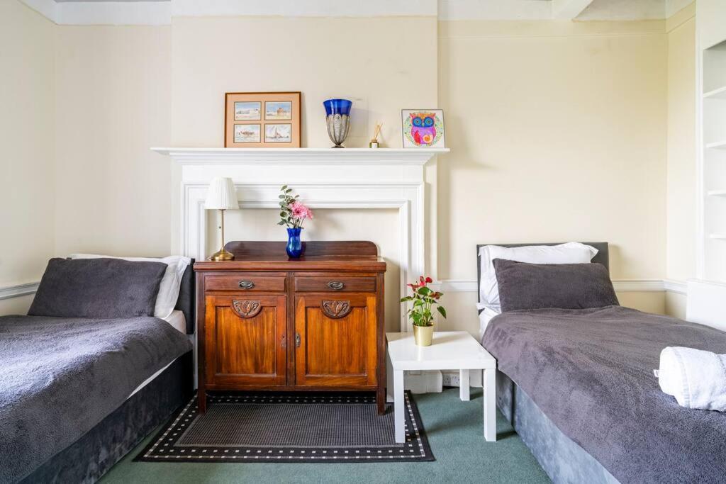Perfect For Large Family & Friends, Free Parking, Games Villa Reading Exterior photo