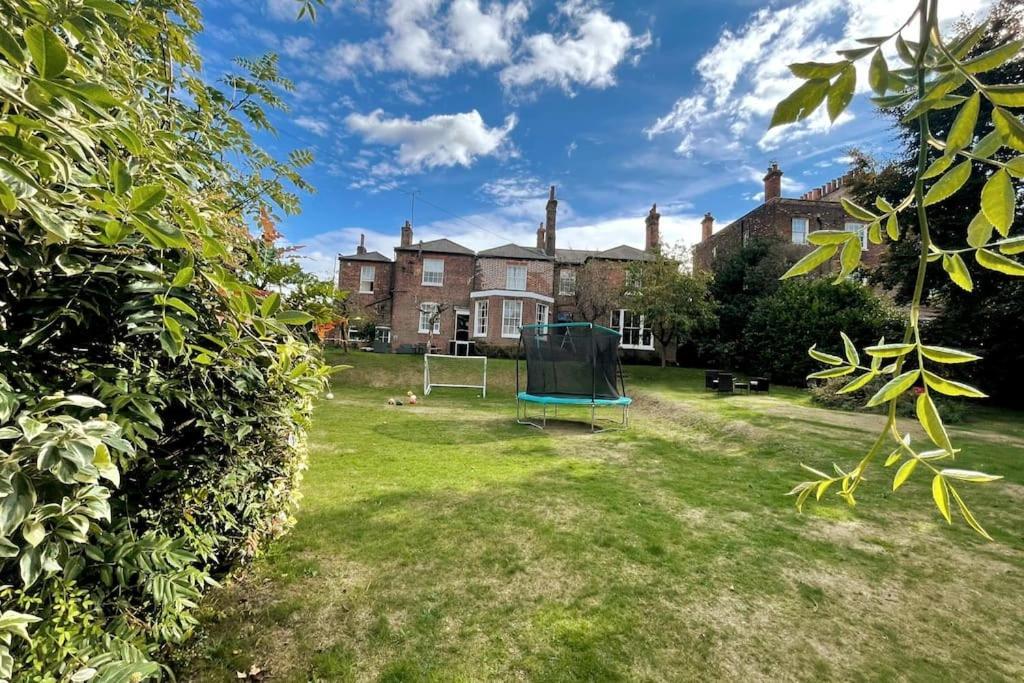 Perfect For Large Family & Friends, Free Parking, Games Villa Reading Exterior photo