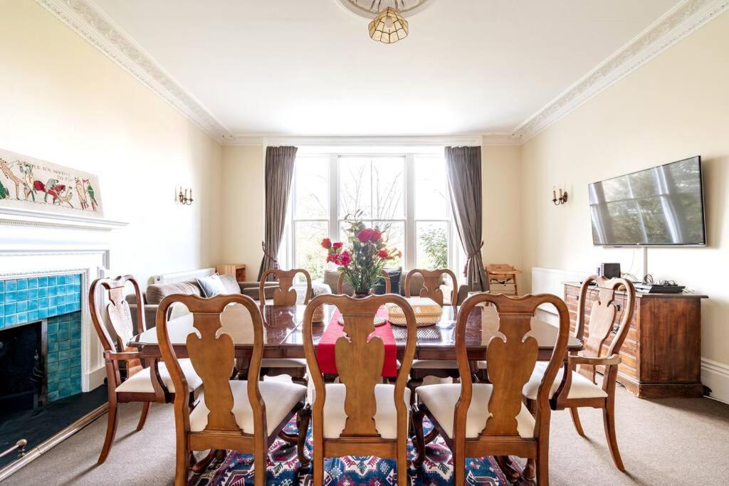 Perfect For Large Family & Friends, Free Parking, Games Villa Reading Exterior photo